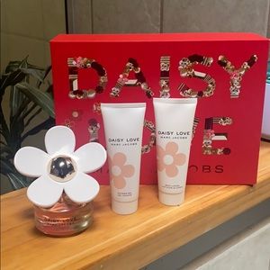 Marc Jacobs “Daisy Love” Purfume